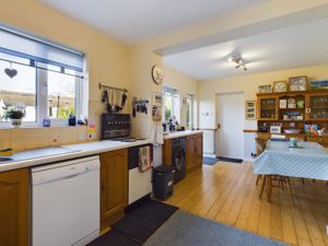 Kitchen- click for photo gallery
